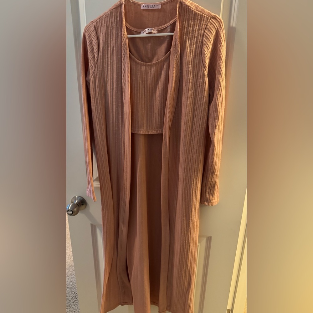 Blue Blush 3 piece lounge set 
Pink
Size small 
Good condition
Selling as a set